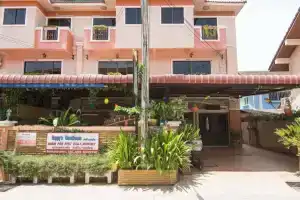 Happys Guesthouse Pattaya, Джомтьен