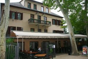 Renegade Hotel, Шиофок