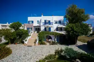 Athina Studios & Suites, Айя-Анна