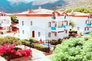Tolan Apartments, Ичмелер