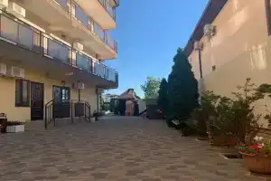 Гостиница «Блик», Голубицкая