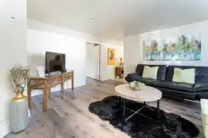 Bright & Spacious One Bedroom Apartment, Окленд