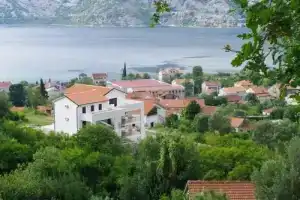 Villa Risan Apartments, Рисан