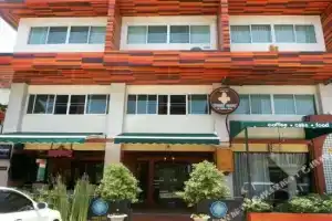 Oyo 995 Blue Cafe Apartment, Чианг Май