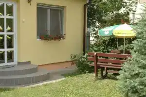 Emese Apartman, Хайдусобосло