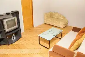 2 Rooms Apartment On Peremohy Str 71 Centre, Запорожье