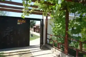 Гостиница «Ess House», Заозёрное