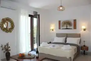 Deluxe Suites, Ханья