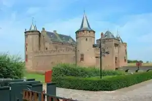 Bij Marie, Алмере
