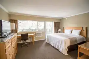 Okanagan Royal Park Inn by Elevate Rooms, Вернон