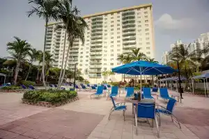 Sunny Isles Suites, Санни-Айлс-Бич