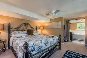 Red Bud Manor, Юрика-Спрингс