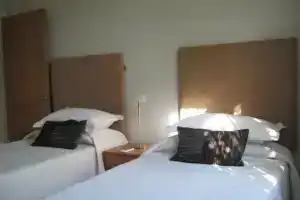 Sacha Resorts, Маэбур