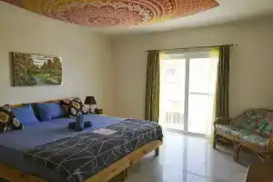 All Nations Holiday Home, Айнсилем