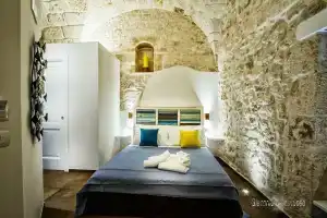 Beatrice Rooms, Конверсано