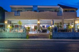 Sunny day's Hotel Apartments, Тигаки