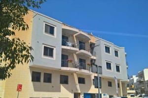 C'est La Vie Boutik Swieqi, Пемброк