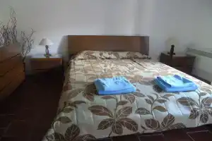 Enipnion Apartments, Какопетрия