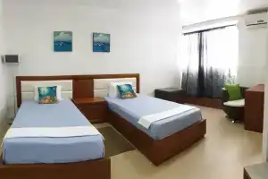 AdmiralMahe, Маэбур