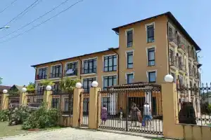 Отель «Папа», Гудаута