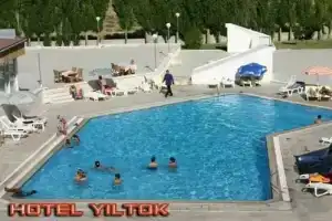 Hotel Yiltok, Аванос
