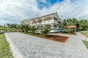 Apartments Basic, Vir