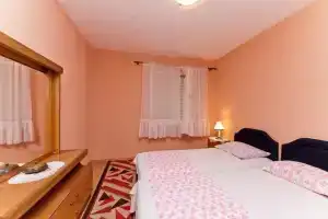 Apartments Simonovic, Тиват