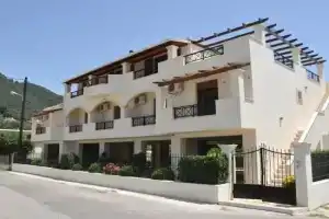 Dionisos Apartments, Гувия