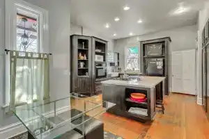 Historic Manor House 3.5 Blocks from Convention Cente, Солт-Лейк-Сити