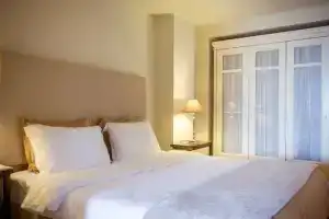 Aegean Suites, Скиатос