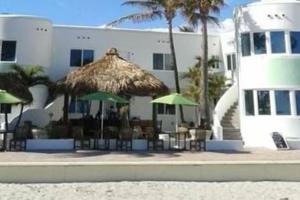 Walkabout Beach Resort, Голливуд