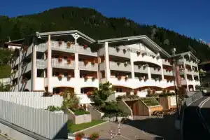 Al Sole Clubresidence, Канацеи