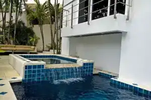 The White Villa Patong, Патонг