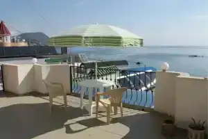 Эллинг 311 на улице Гагариной, Утес