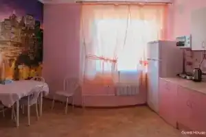 Guest House, Свободный
