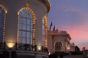 Akhotel, Довиль