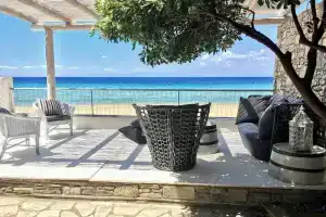 Byblos Mare, Скала-Принос