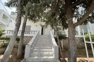 The Elegant Summer House, Спеце