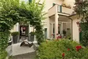 Hotel «Novecento», Пиза