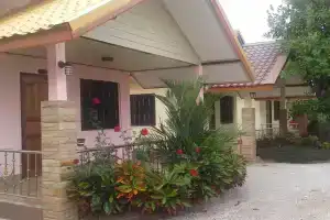 Patchareeporn Resort, Бан На Лак