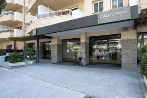 Apartamentos California, Салоу