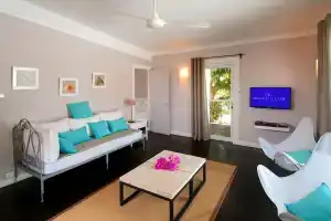 R Beach Club, Труа-о-Бичес