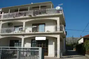 Tone - Spacious and Comfortable - A2 Plavi, Трогир