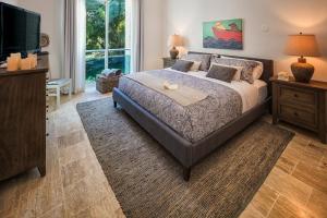Grand Laguna Beach R2, Сосуа