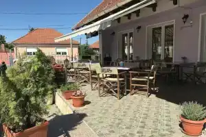Petit Normandi Bistro & Panzió, Эгер