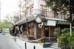 Пляжный на улице Боткинская, Ялта