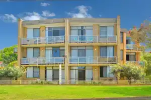 Flynns Beach Apartments 4, 41 Pacific Drive, Порт Маккуори