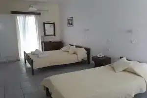 Lia Villas, Перисса