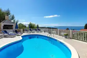 Villa With 4 Bedrooms in Brač, With Wonderful sea View, Private Pool, Enclosed Garden Near the Beach, Башка Вода