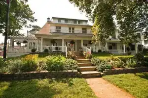Chestnut Inn Bed and Breakfast, Ниагара-Фолс